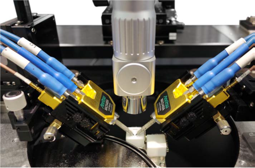 在片寬帶70kHz-220 GHz單次掃描測量的校準、重復性及相關特性(圖1)